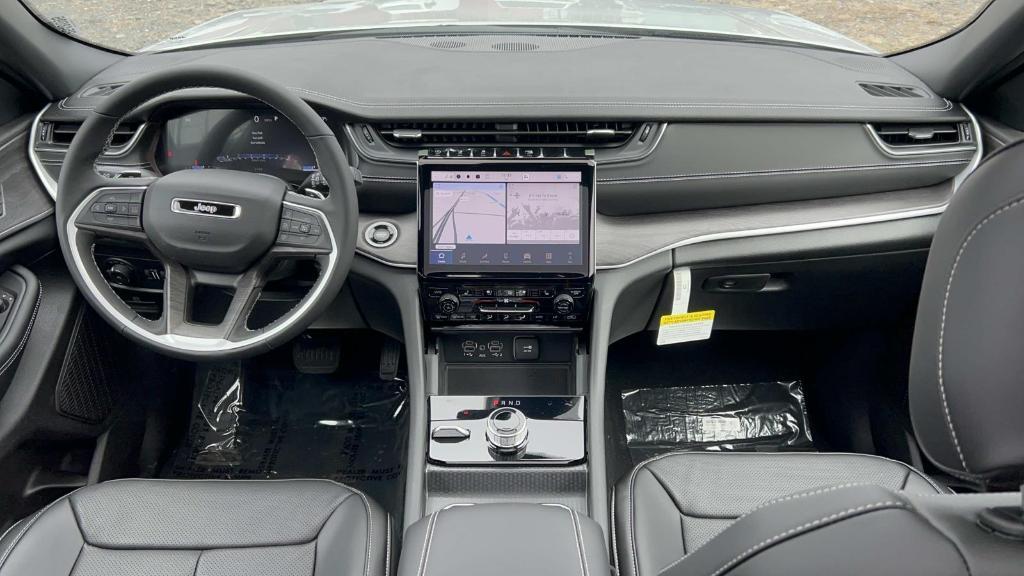 new 2025 Jeep Grand Cherokee car, priced at $47,628