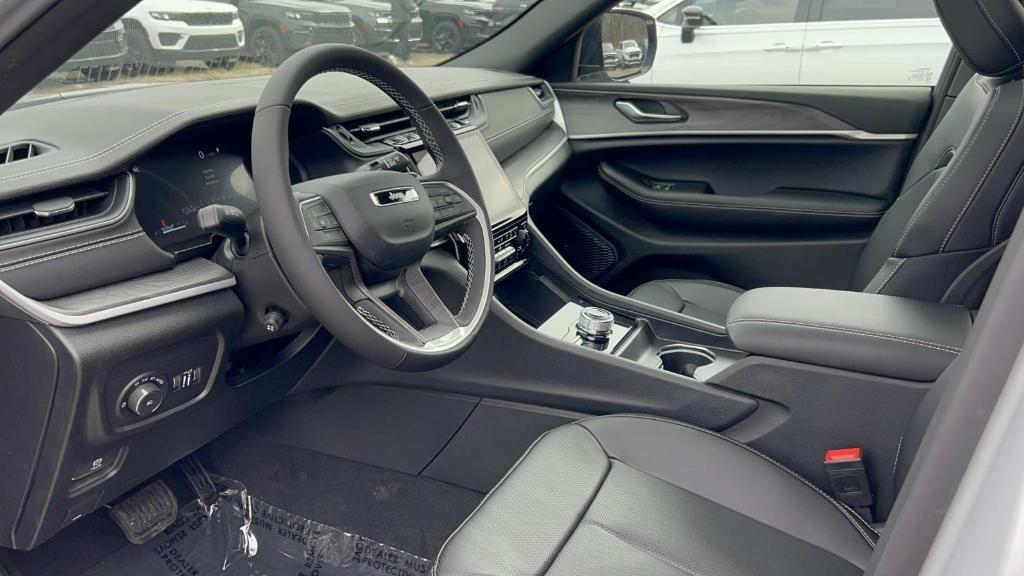 new 2025 Jeep Grand Cherokee car, priced at $47,628