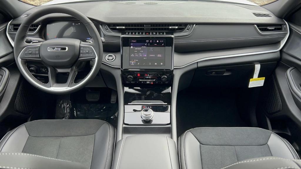 new 2025 Jeep Grand Cherokee L car, priced at $40,421