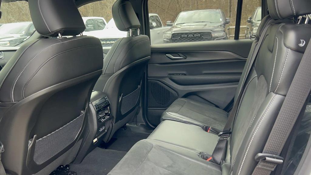new 2025 Jeep Grand Cherokee L car, priced at $40,421