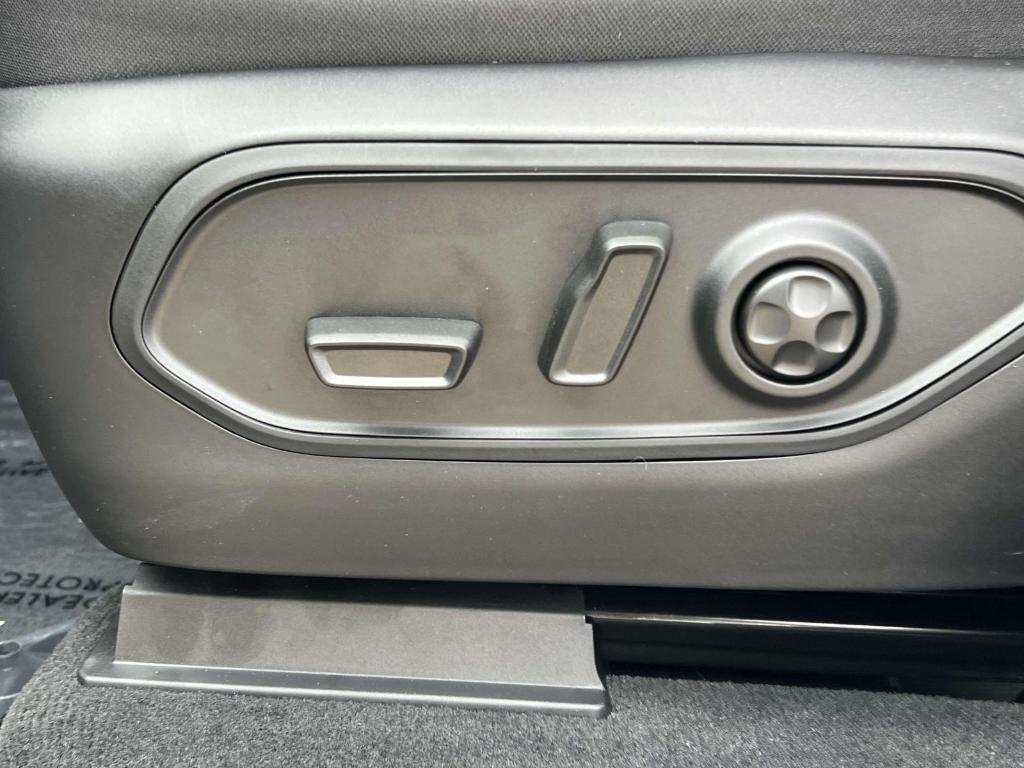 new 2025 Jeep Grand Cherokee L car, priced at $40,421