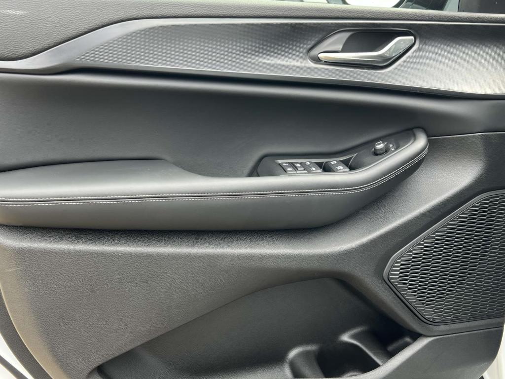 new 2025 Jeep Grand Cherokee L car, priced at $40,421