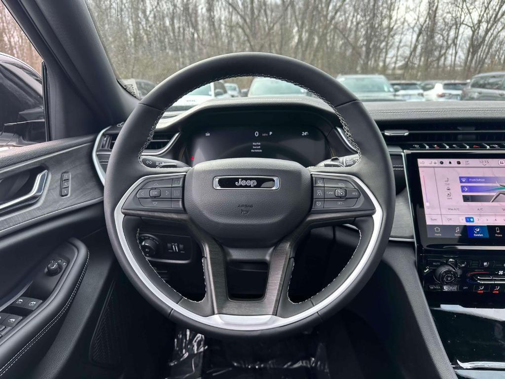 new 2025 Jeep Grand Cherokee car, priced at $47,056