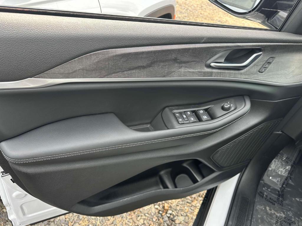 new 2025 Jeep Grand Cherokee car, priced at $47,056