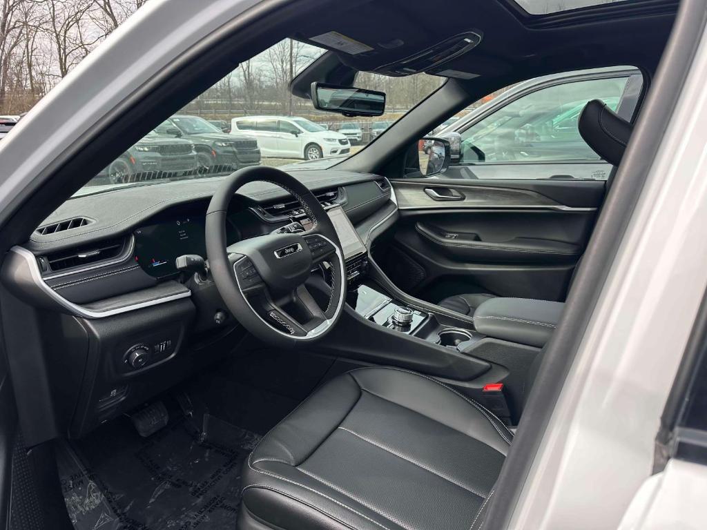 new 2025 Jeep Grand Cherokee car, priced at $47,056