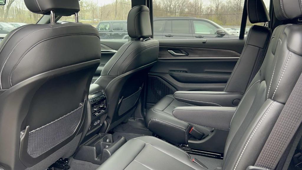 new 2025 Jeep Grand Cherokee L car, priced at $46,624