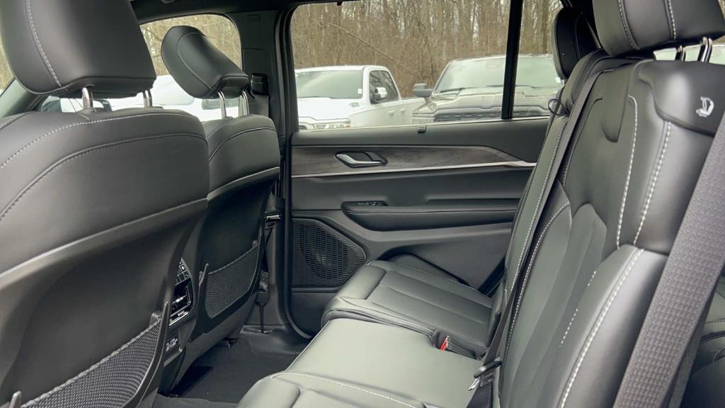new 2025 Jeep Grand Cherokee L car, priced at $50,374