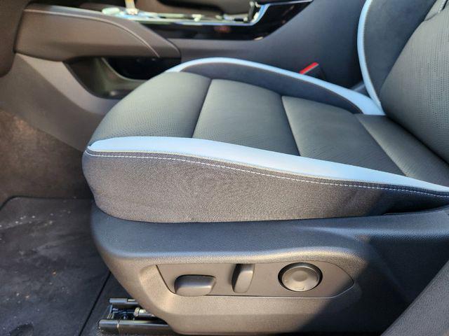new 2025 Buick Envision car, priced at $40,299