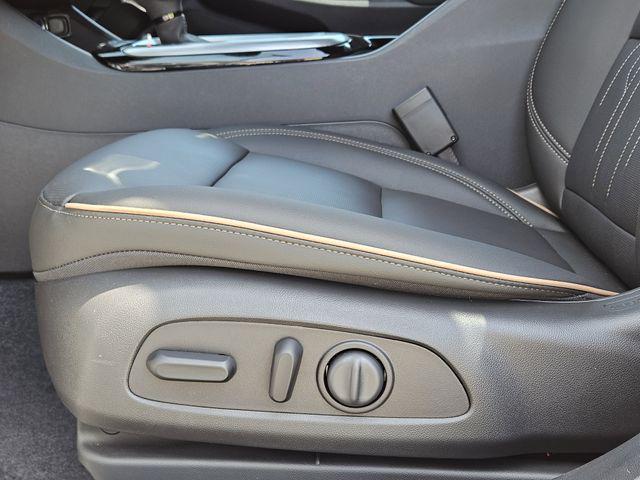 new 2025 Buick Envista car, priced at $30,978
