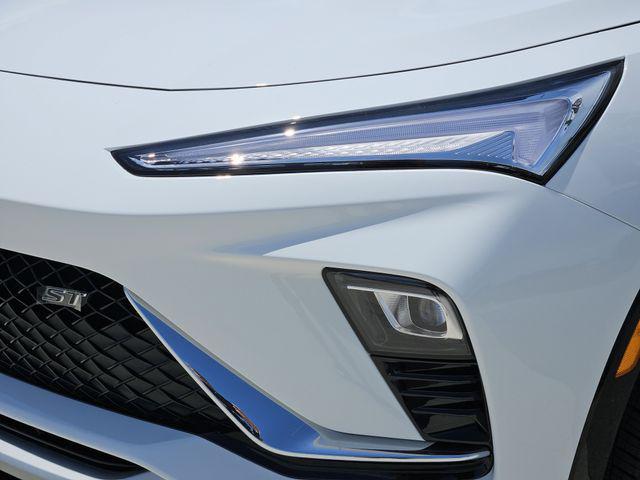 new 2025 Buick Envista car, priced at $27,701