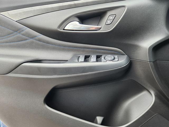 new 2025 Buick Envista car, priced at $27,940