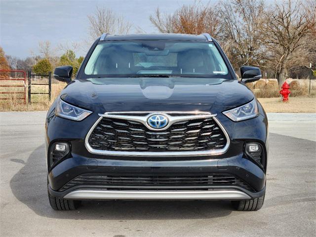 used 2022 Toyota Highlander Hybrid car, priced at $41,760