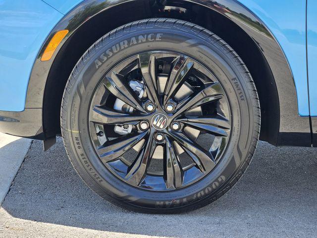 new 2025 Buick Envista car, priced at $28,151