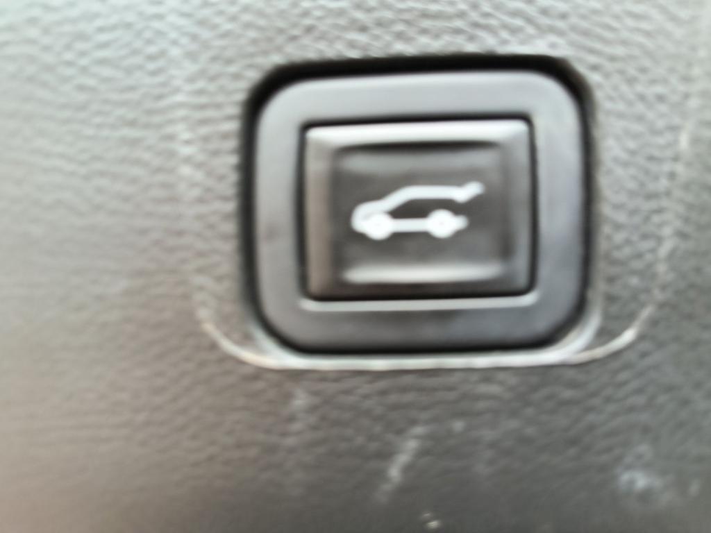 used 2023 Chevrolet Traverse car, priced at $38,000