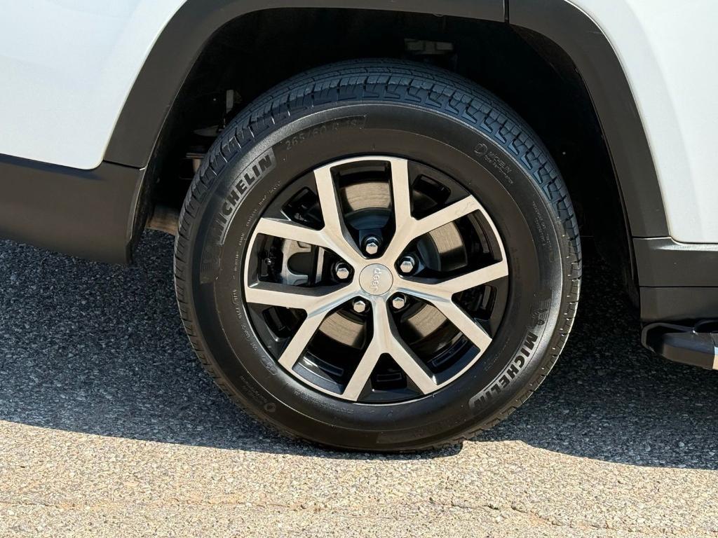 used 2024 Jeep Grand Cherokee L car, priced at $37,500