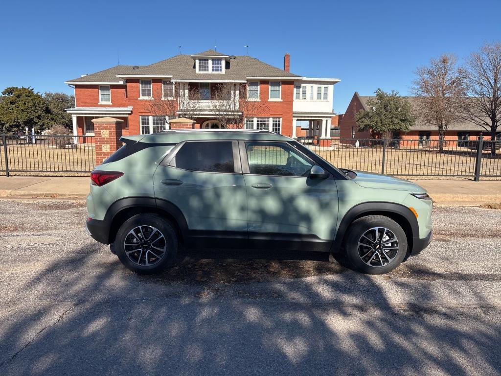 new 2025 Chevrolet TrailBlazer car, priced at $26,575