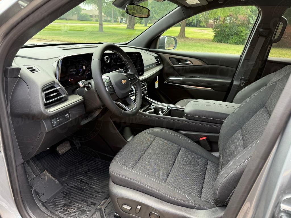 new 2025 Chevrolet Traverse car, priced at $43,100