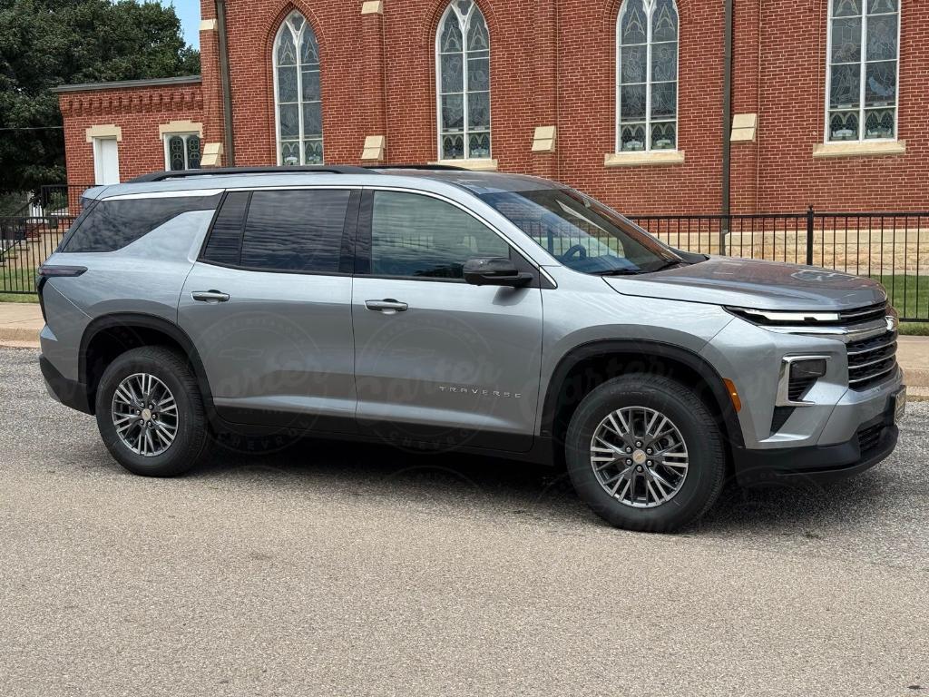 new 2025 Chevrolet Traverse car, priced at $43,100
