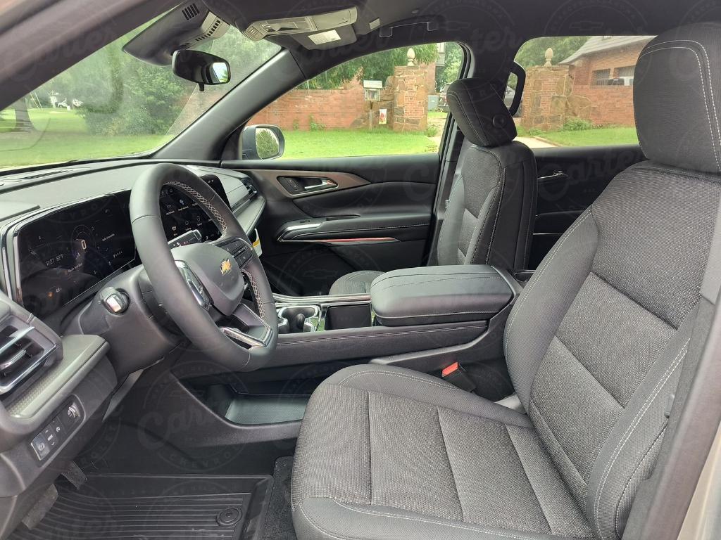 new 2025 Chevrolet Traverse car, priced at $43,100