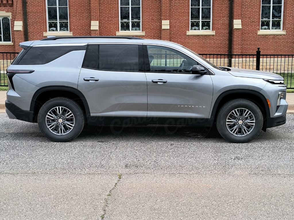 new 2025 Chevrolet Traverse car, priced at $43,100