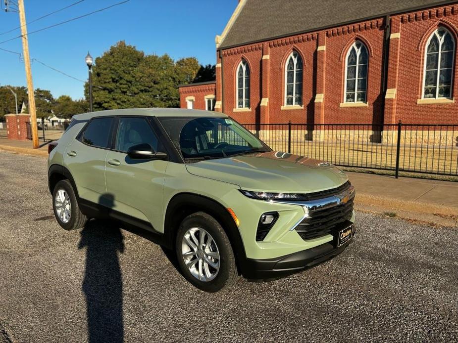 new 2025 Chevrolet TrailBlazer car, priced at $25,325