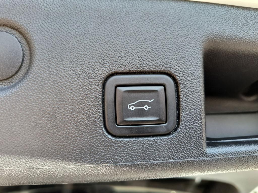 used 2023 Chevrolet Equinox car, priced at $23,000