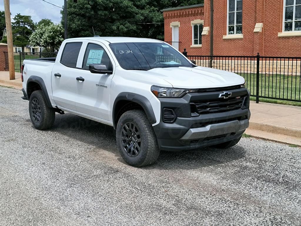 new 2025 Chevrolet Colorado car, priced at $42,070