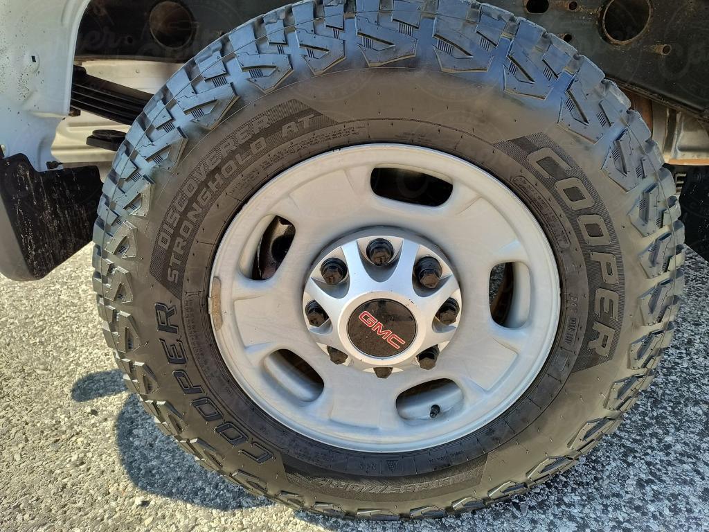 used 2022 GMC Sierra 2500 car, priced at $33,702