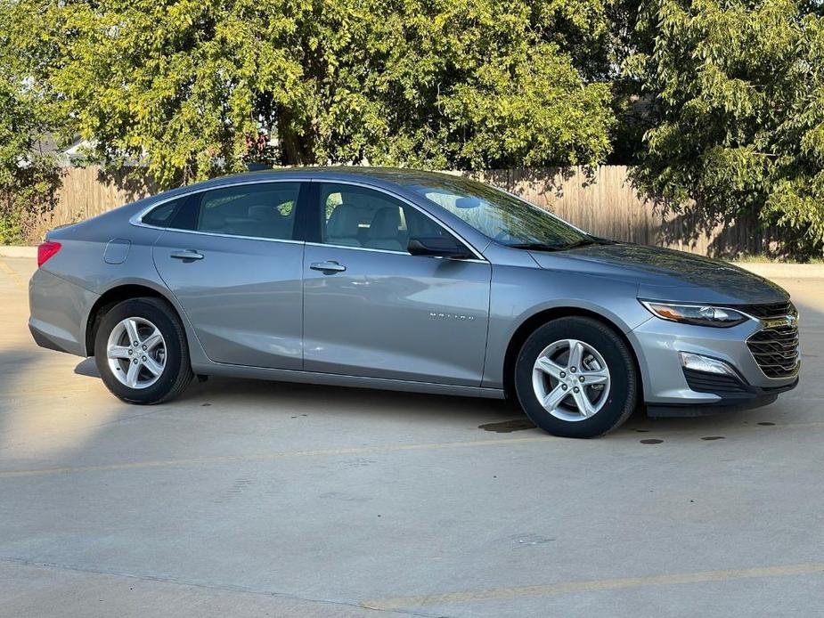 new 2024 Chevrolet Malibu car, priced at $25,000