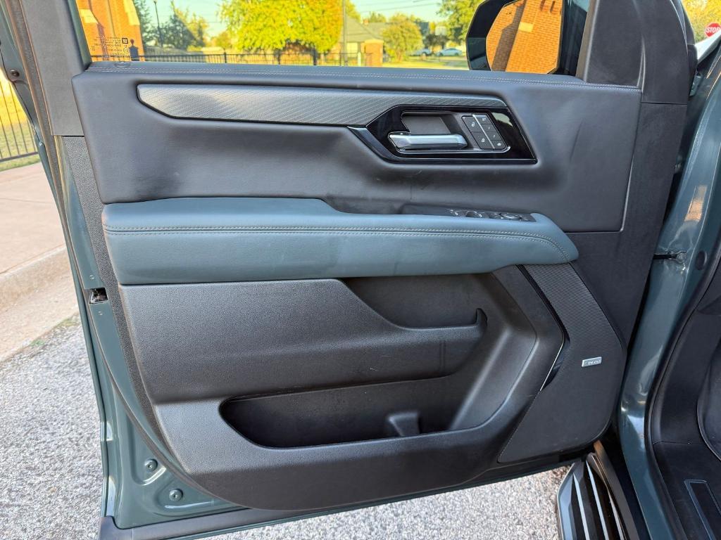 used 2025 GMC Yukon car, priced at $78,000