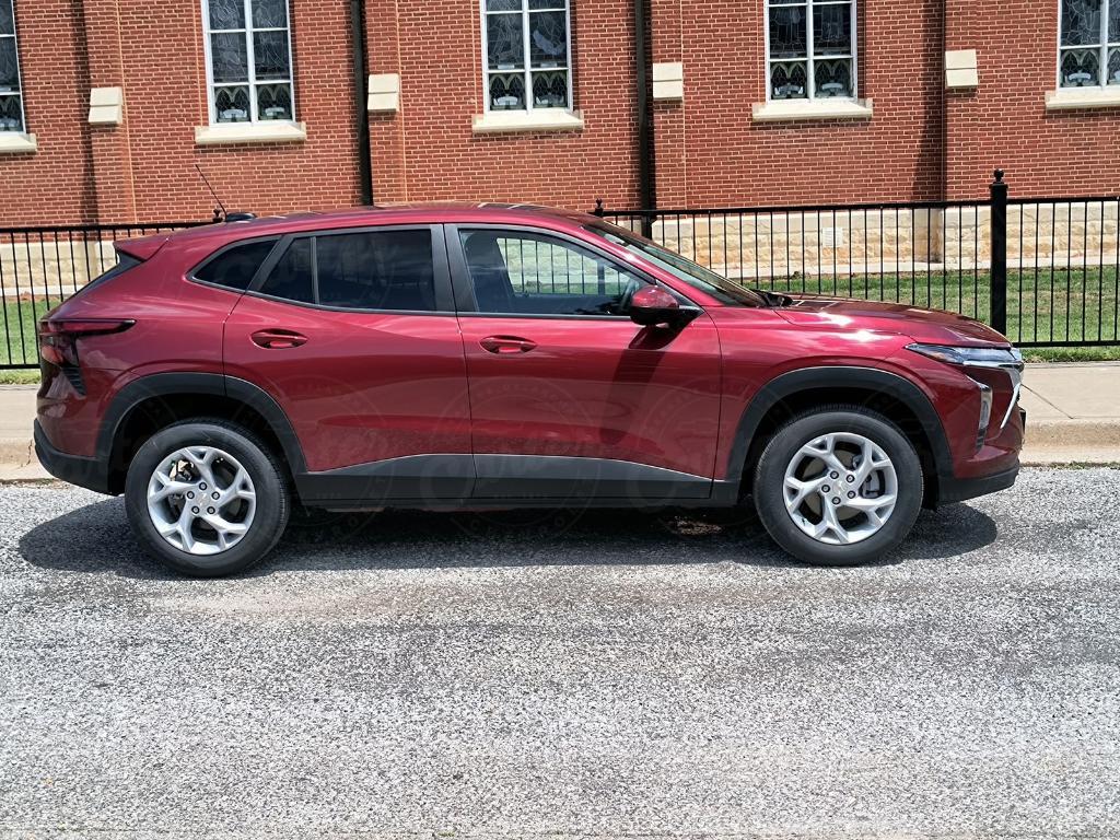 new 2025 Chevrolet Trax car, priced at $22,890