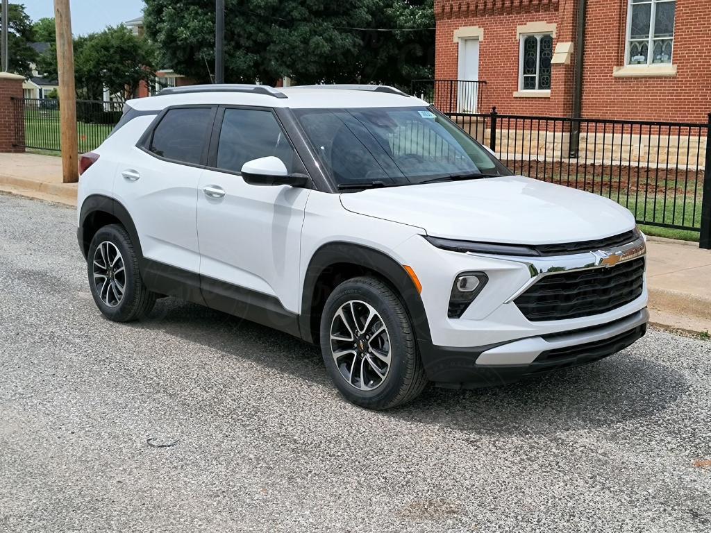 new 2025 Chevrolet TrailBlazer car, priced at $28,575