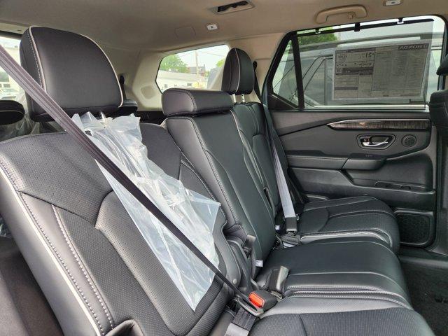 new 2025 Honda Pilot car, priced at $54,985