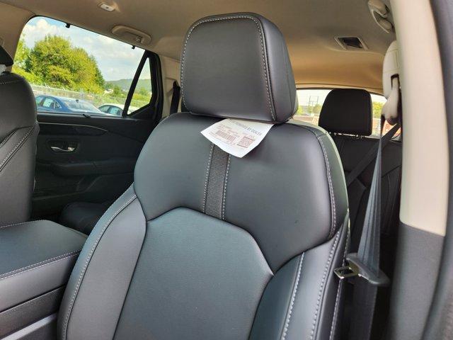 new 2025 Honda Pilot car, priced at $47,825