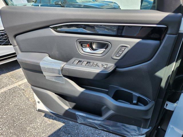 new 2025 Honda Pilot car, priced at $47,550