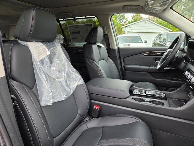 new 2025 Honda Pilot car, priced at $51,095