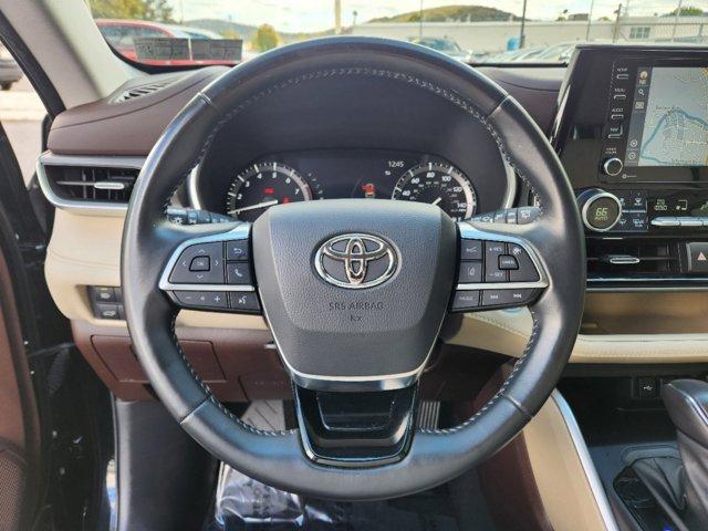 used 2021 Toyota Highlander car, priced at $35,876