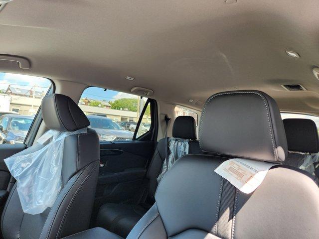 new 2025 Honda Pilot car, priced at $47,825