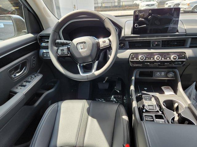 new 2025 Honda Pilot car, priced at $47,825