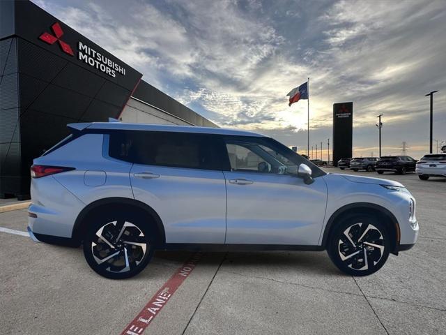 new 2024 Mitsubishi Outlander car, priced at $32,885