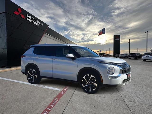 new 2024 Mitsubishi Outlander car, priced at $32,885