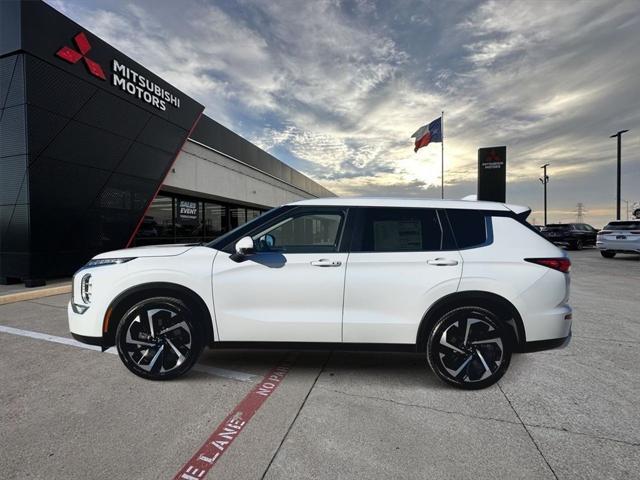 new 2024 Mitsubishi Outlander car, priced at $32,885