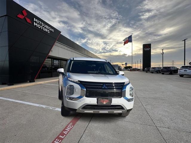 new 2024 Mitsubishi Outlander car, priced at $32,885