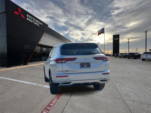 new 2024 Mitsubishi Outlander car, priced at $32,480