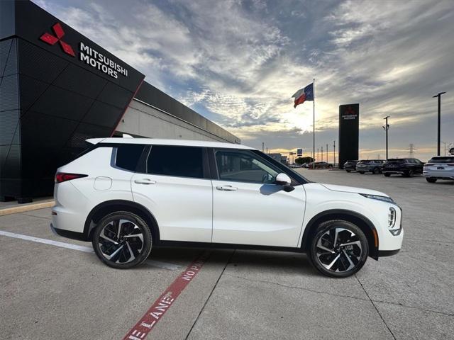 new 2024 Mitsubishi Outlander car, priced at $31,980