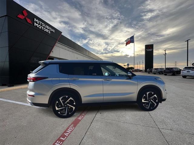 new 2024 Mitsubishi Outlander car, priced at $32,215