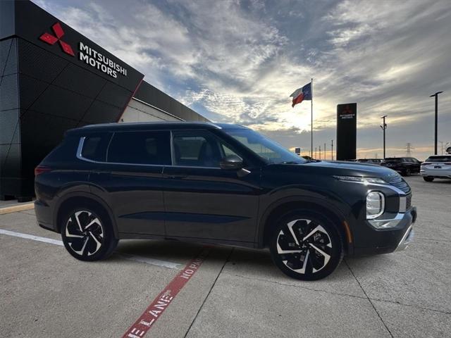 new 2024 Mitsubishi Outlander car, priced at $38,105