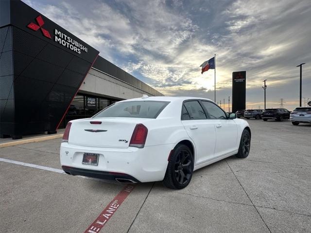 used 2023 Chrysler 300 car