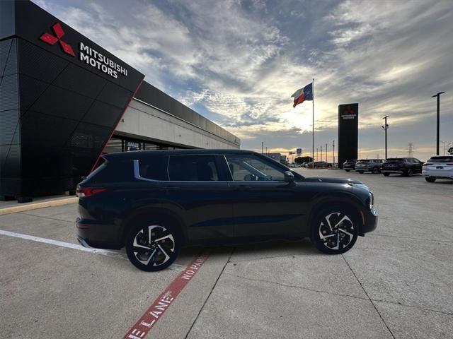 new 2024 Mitsubishi Outlander car, priced at $32,810