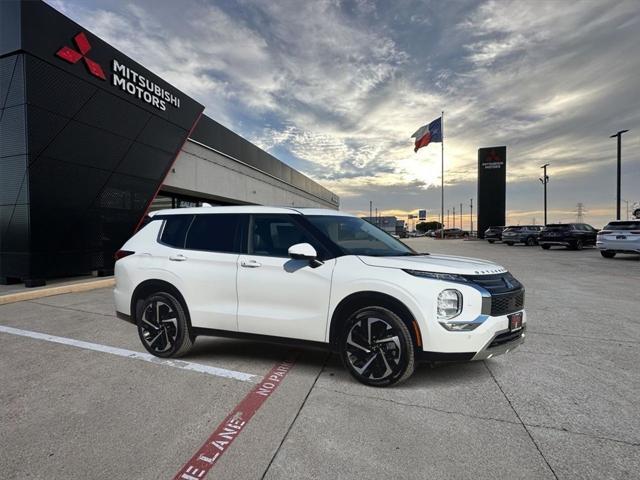 new 2024 Mitsubishi Outlander car, priced at $32,810